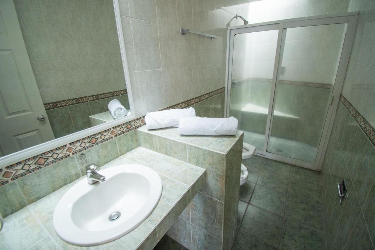 Auto Hotel Hacienda Arriba Леон Экстерьер фото