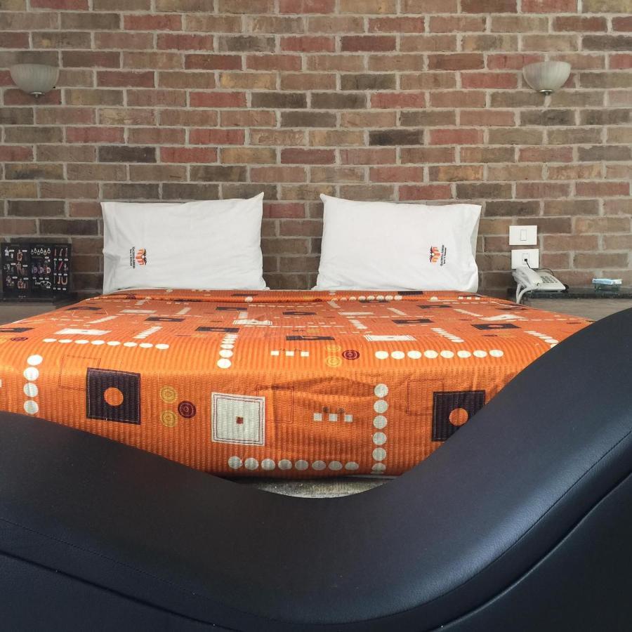 Auto Hotel Hacienda Arriba Леон Экстерьер фото